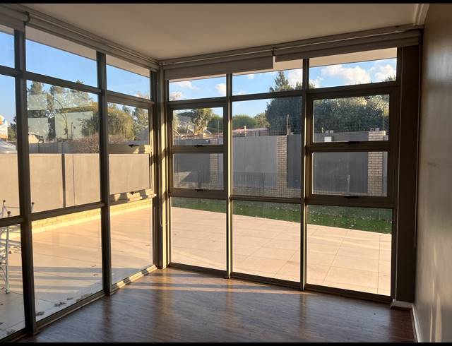 3 BEDROOM FLAT TO LET IN BEDFORD GARDENS